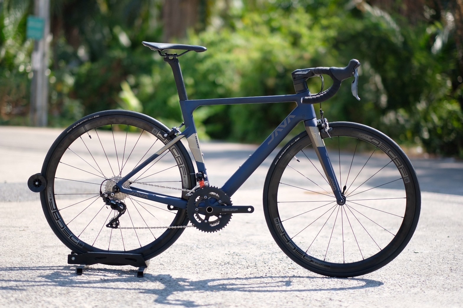 Road bike JAVA VESUVIO-C Carbon Roadbike - Design by Italy 22 speed ...